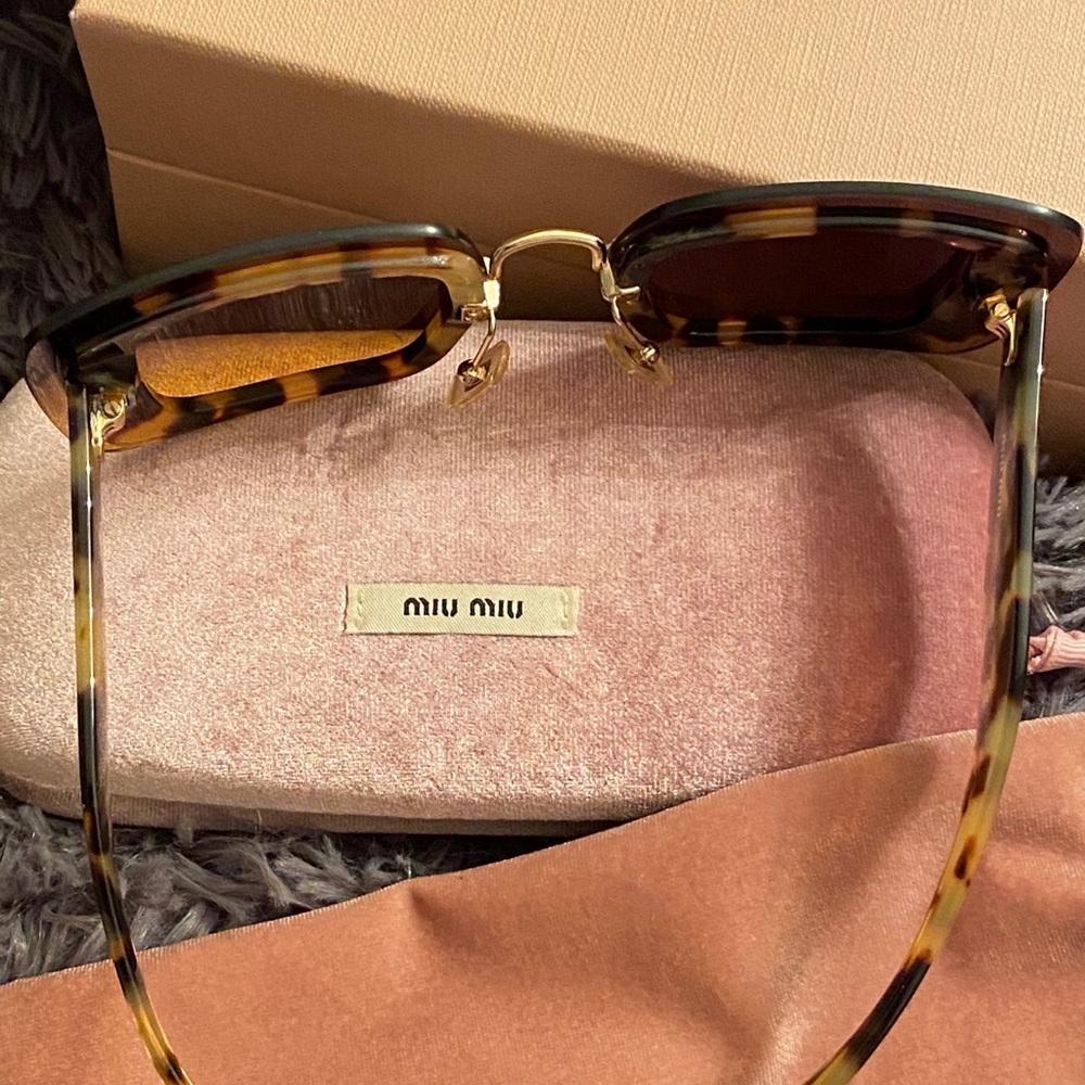 Sunglasses very unique style and luxury